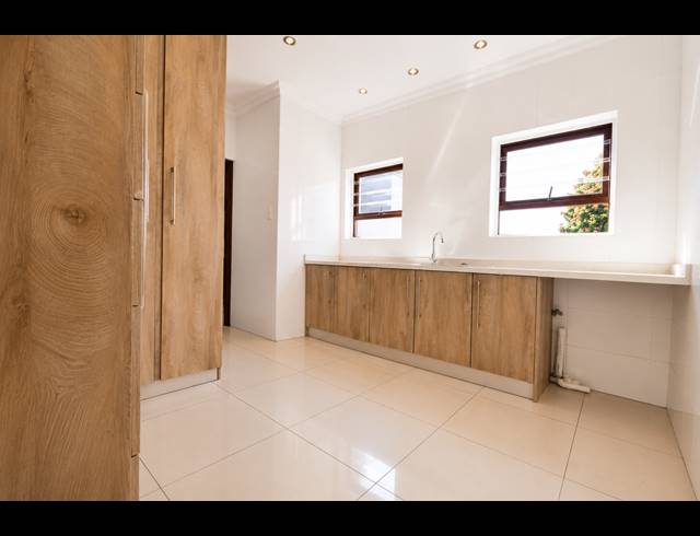 5 BEDROOM HOUSE FOR SALE IN THREE RIVERS EAST